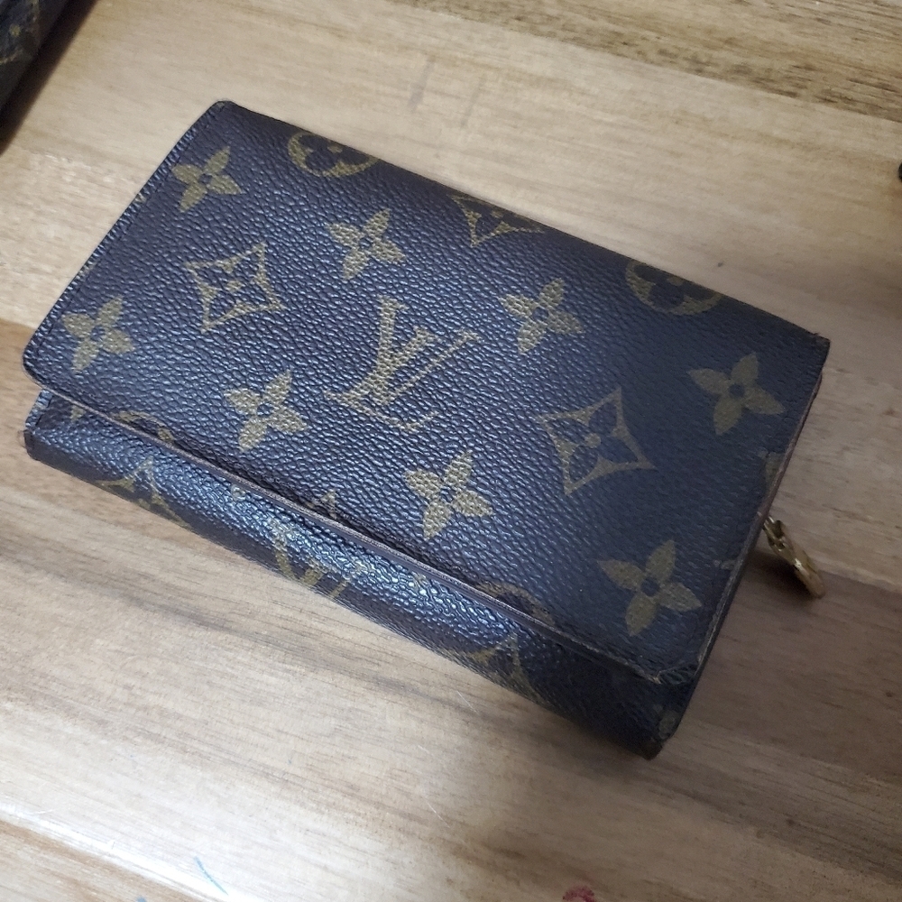 Louis Vuitton Medium Coated Canvas Monogram Wallet Cardholders